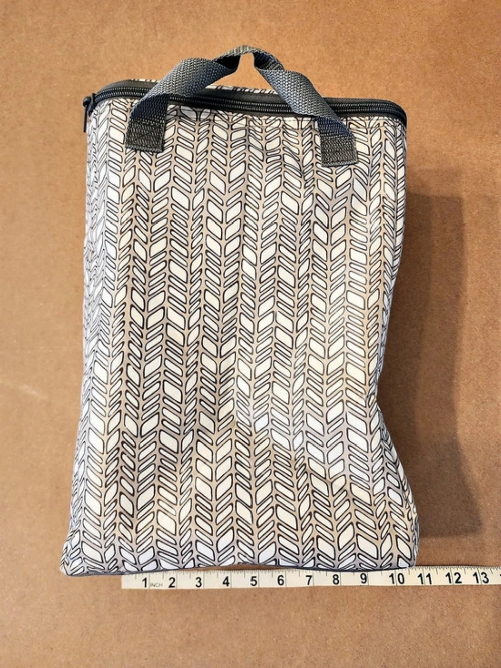Thirty-One Gifts Thermal Tote Geometric Gray & White